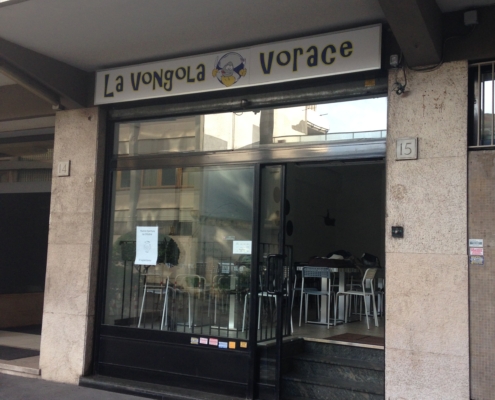 Entrata locale "LA VONGOLA VORACE"