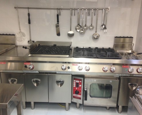 Blocco di cottura serie GAMMA con forno misto da incasso