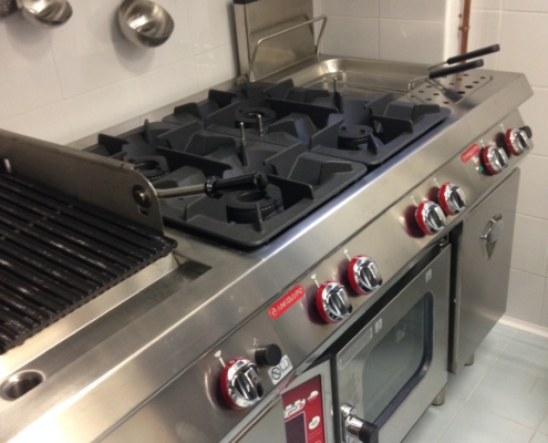 Particolare del forno misto eletrico da incasso mod. FM423E2